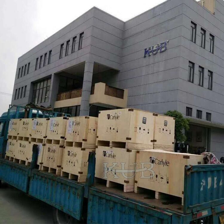 06ER4756A0 Compresseur semi-hermétique alternatif Carlyle neuf avec réfrigérant R404A 400V 3PH 50Hz et garantie d'un an